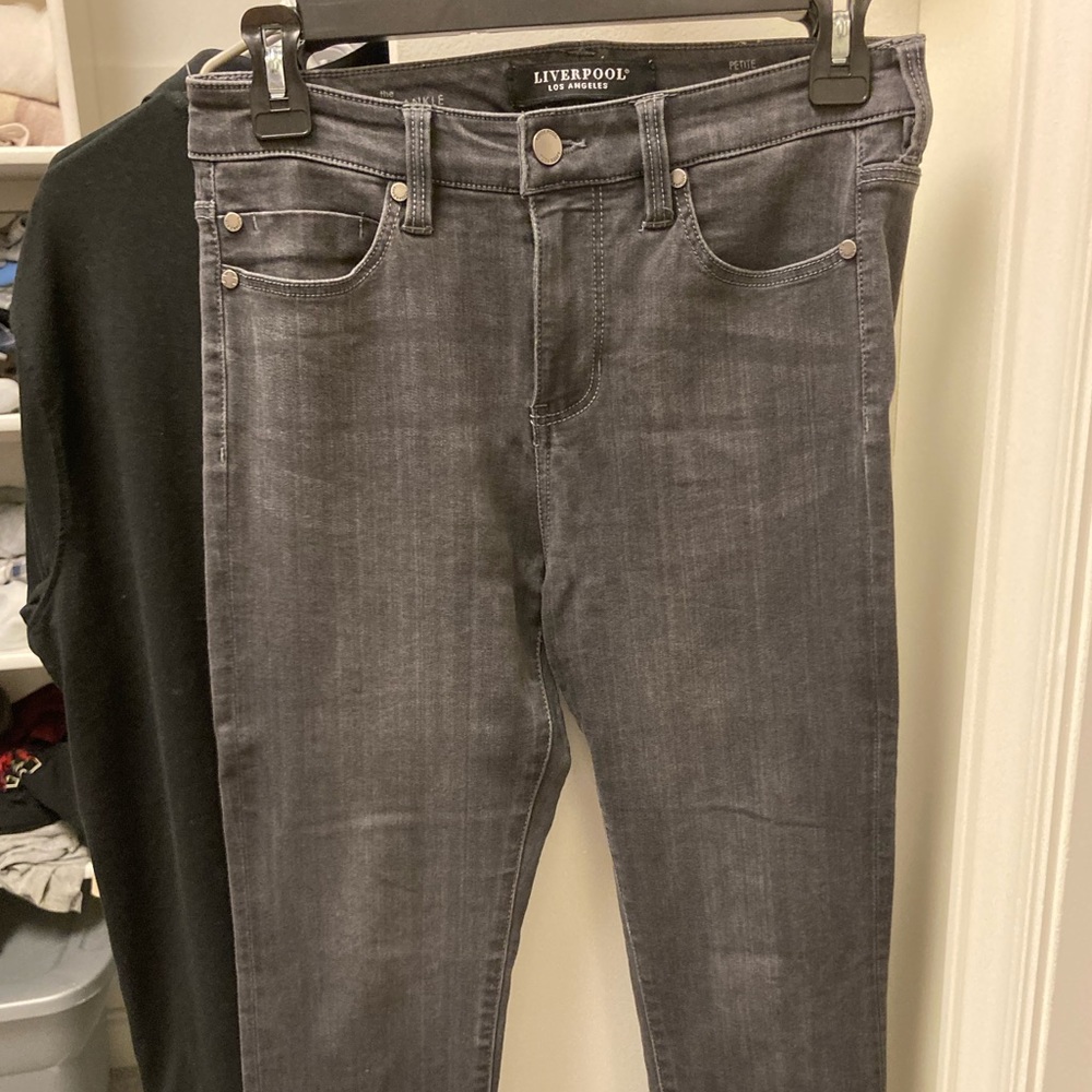 Liverpool gray wash skinny jeans. Size 27 petite